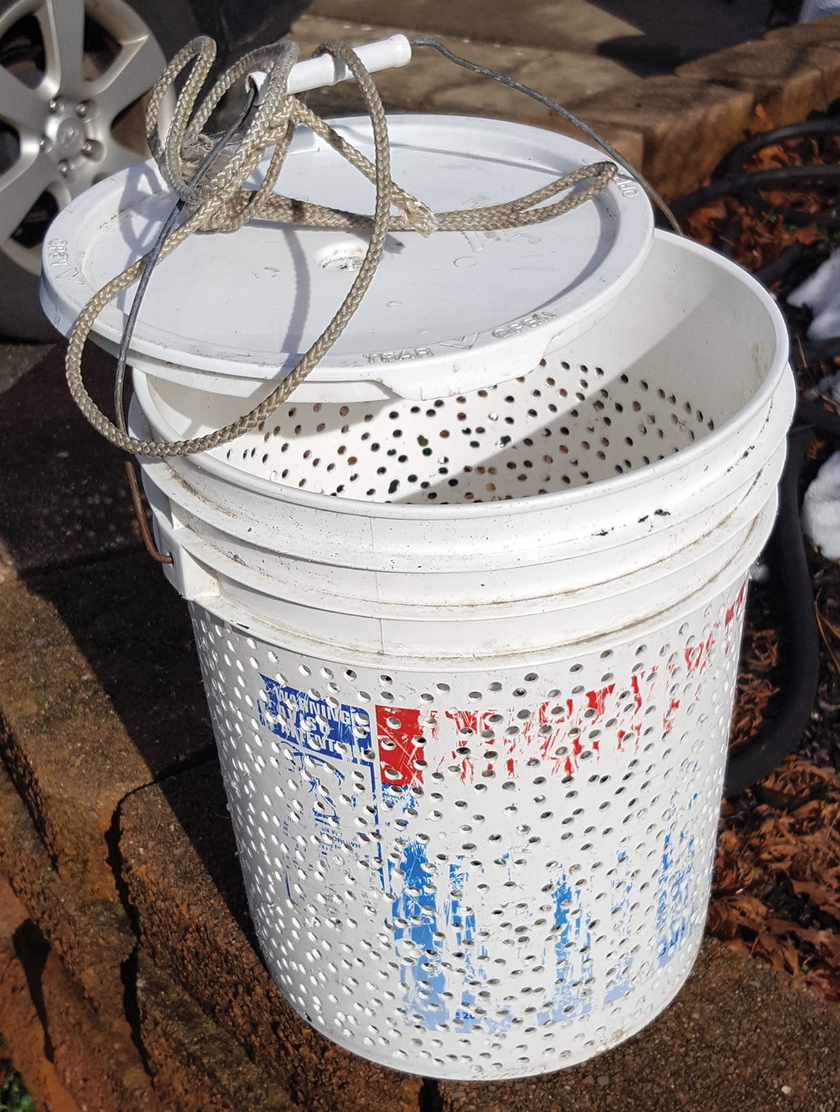 5 gallon bait bucket