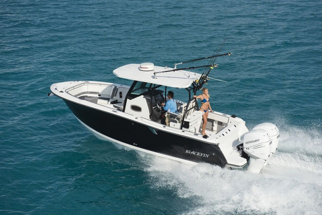 2018 1 Buyers Guide Blackfin 272CC Running Preview