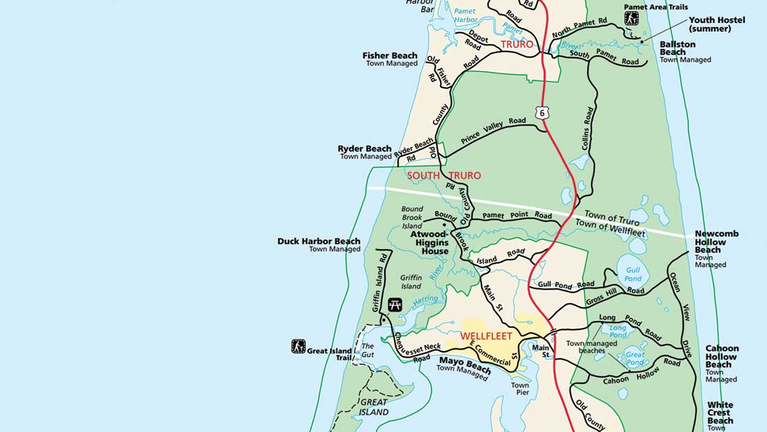 Located at the end of Gross Hill Road in Wellfleet, Newcomb Hollow is situated between Ballston Beach and Cahoon Hollow Beach.