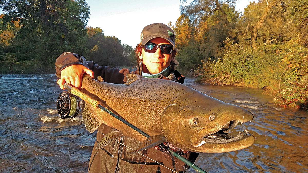 https://www.thefisherman.com/wp-content/uploads/2020/09/2020-10-30-world-class-salmon-fly-AUTHORS-SON.jpg